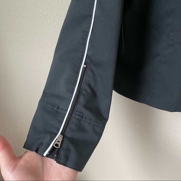 Nike Jacket Black pockets and zipper sleeves 12/14 L - Picture 5 of 6